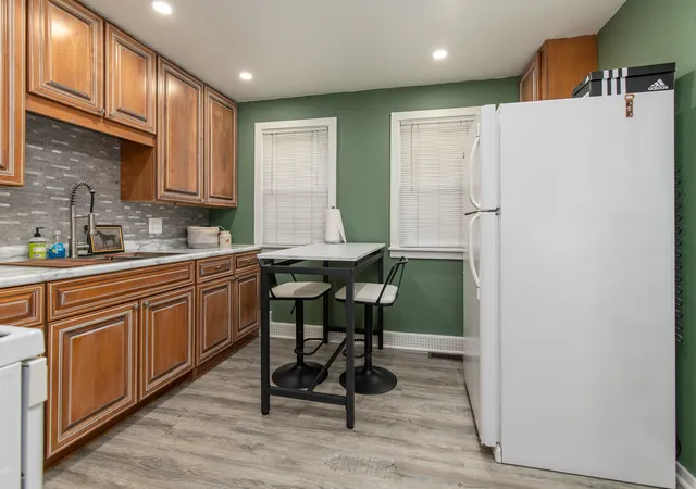 Photo 3 of Single family home for sale at 609 N Frolic Ave, Waukegan, IL 60085 | MLS# 12770279 | Listing updated on 2026-10-02