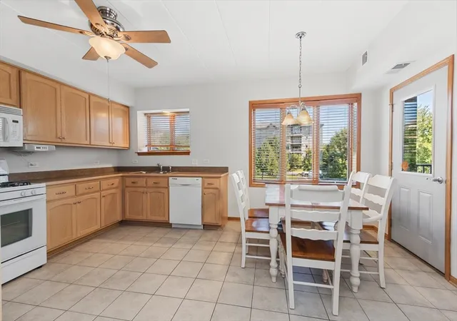 Photo 4 of Townhouse for sale at 11131 Waters Edge Dr #1B, Orland Park, IL 60467 | MLS# 12770284 | Listing updated on 2026-10-07