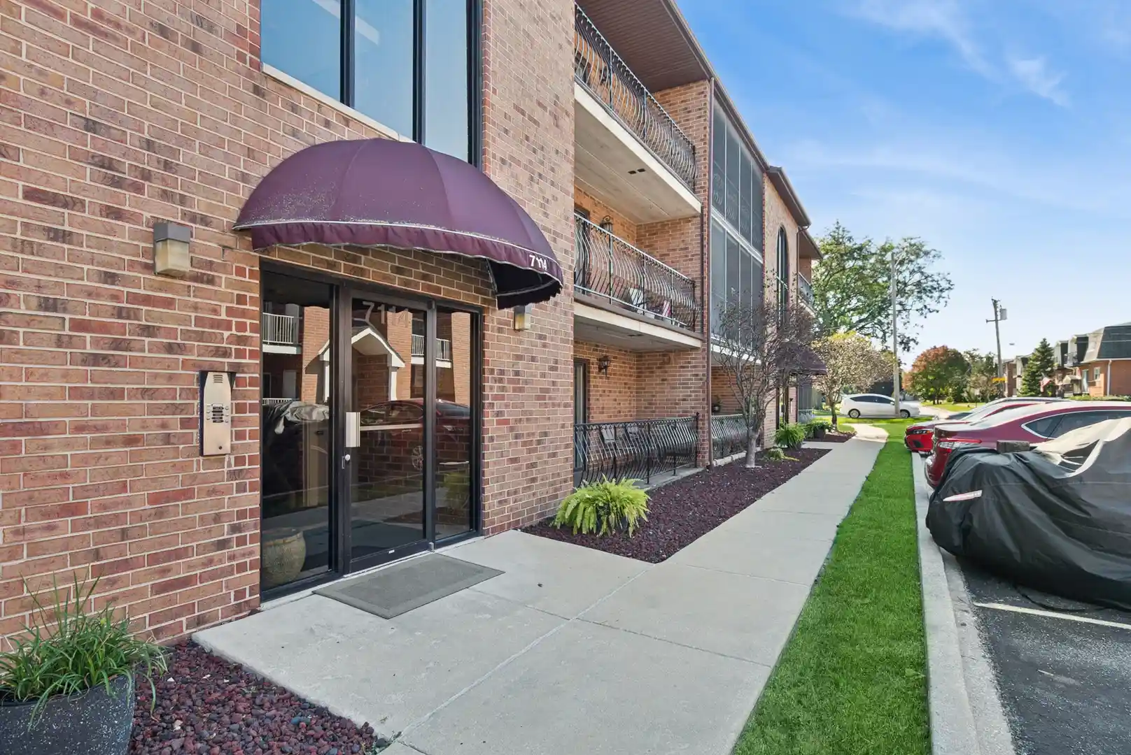 Listing Photo 1 - Condo for sale in 7114 W 108Th St located at 7114 W 108Th St, Worth, IL 60482 - Unit #301