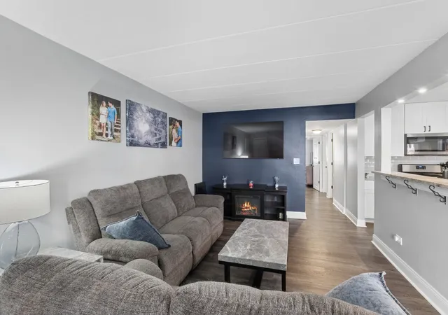 Listing Photo 3 - Condo for sale in building located at 7114 W 108Th St, Worth, IL 60482 - Unit #301