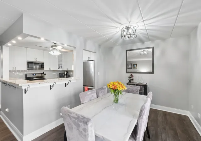 Listing Photo 4 - Condo for sale in building located at 7114 W 108Th St, Worth, IL 60482 - Unit #301