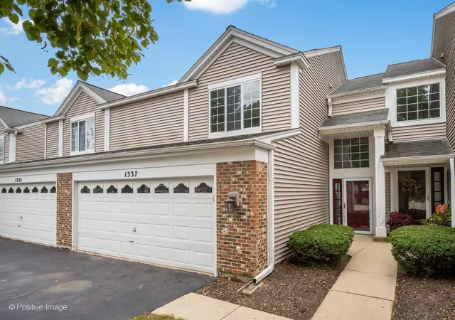 Townhouse for sale at 1337 Summersweet Ln, Bartlett, IL 60103 | MLS# 12770310