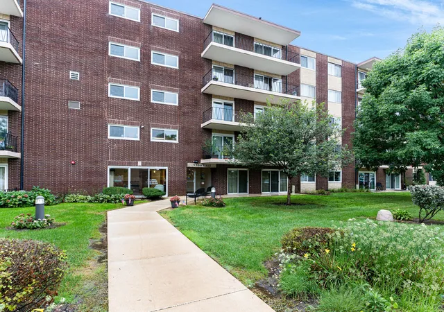 Photo 2 of Condo for sale at 5300 Walnut Ave #17A, Downers Grove, IL 60515 | MLS# 12770317 | Listing updated on 2026-09-27