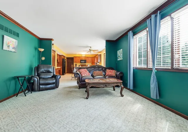 Photo 4 of Single family home for sale at 10 S Hampton Ct, Crete, IL 60417 | MLS# 12770324 | Listing updated on 2026-09-26