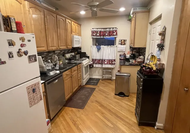 Photo 4 of Condo for sale at 2915 W Granville Ave #1E, Chicago, IL 60659 | MLS# 12770338 | Listing updated on 2026-10-02