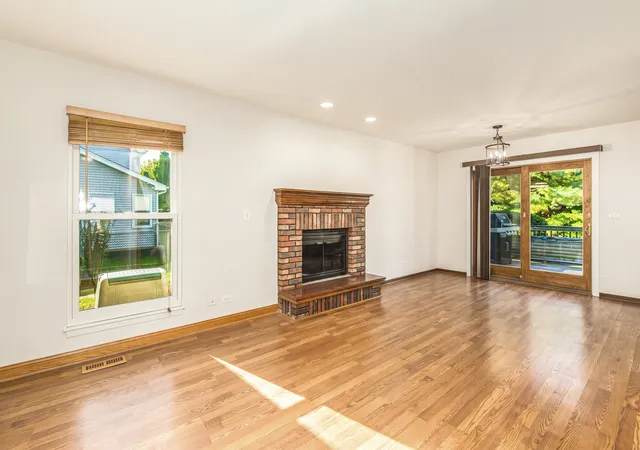 Photo 3 of Single family home for sale at 635 Tanglewood Dr, Algonquin, IL 60102 | MLS# 12770347 | Listing updated on 2026-10-28