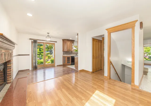 Photo 4 of Single family home for sale at 635 Tanglewood Dr, Algonquin, IL 60102 | MLS# 12770347 | Listing updated on 2026-10-28
