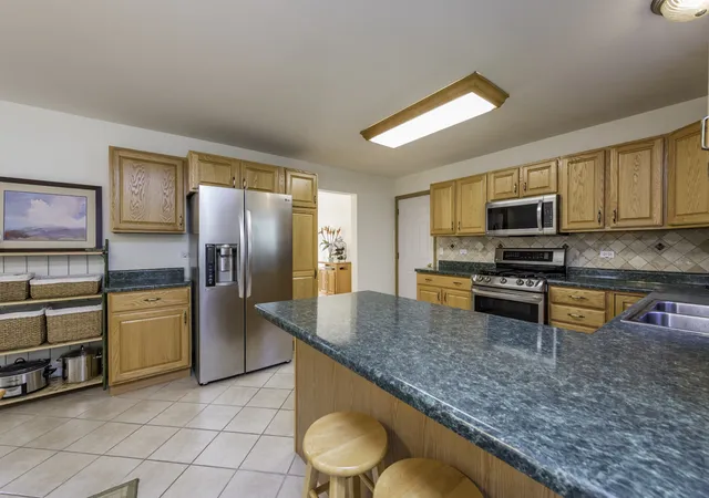 Photo 4 of Single family home for sale at 4052 Woodcrest Ct, Gurnee, IL 60031 | MLS# 12770349 | Listing updated on 2026-10-07