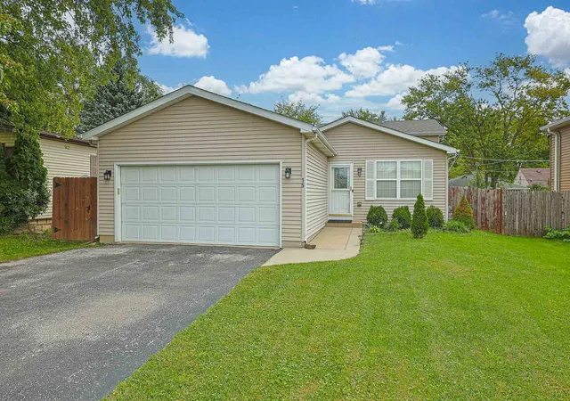 Photo 2 of Single family home for sale at 15 N Frolic Ave, Waukegan, IL 60085 | MLS# 12770354 | Listing updated on 2026-10-03