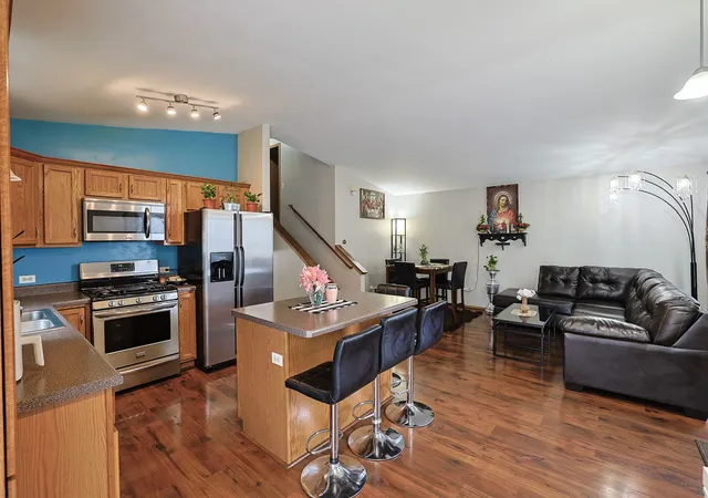 Photo 4 of Single family home for sale at 15 N Frolic Ave, Waukegan, IL 60085 | MLS# 12770354 | Listing updated on 2026-10-03