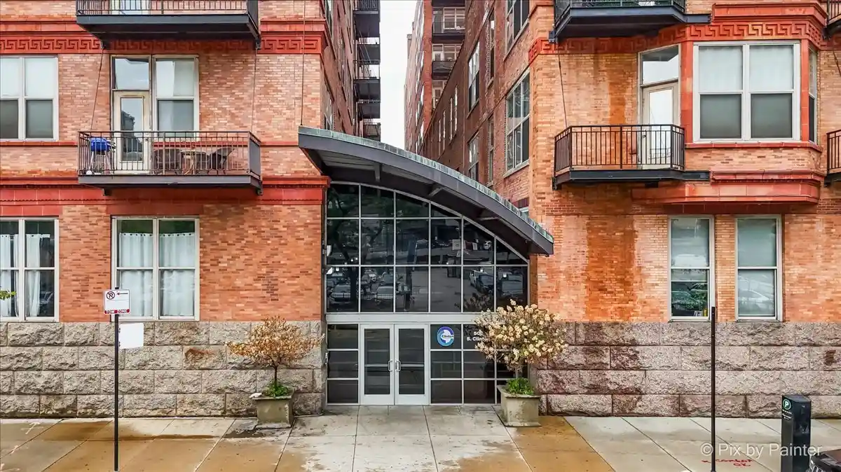Listing Photo 1 - Condo for sale in 500 S Clinton St located at 500 S Clinton St, Chicago, IL 60607 - Unit #612