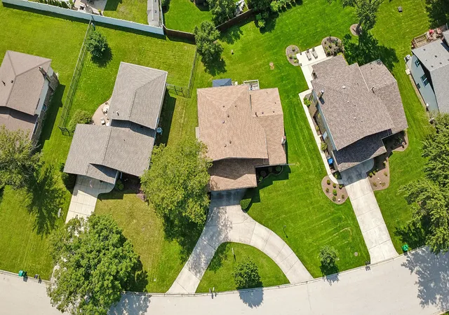 Photo 3 of Single family home for sale at 12123 Lake View Dr, Orland Park, IL 60467 | MLS# 12770357 | Listing updated on 2026-10-05
