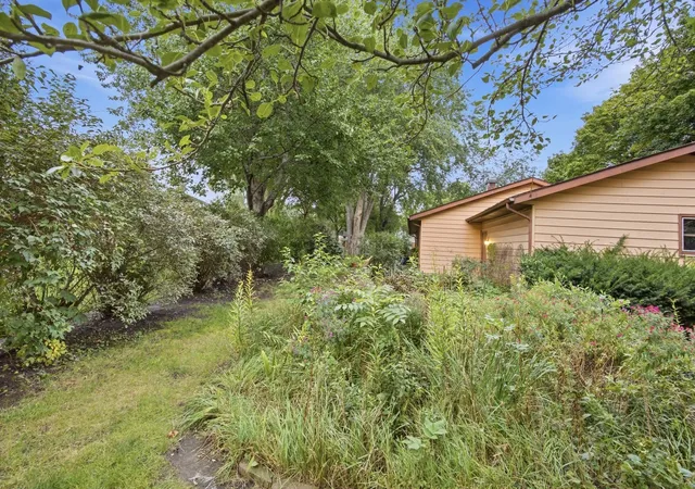 Photo 18 of Single family home for sale at 1300 N Lyle Ave, Elgin, IL 60123 | MLS# 12770370 | Listing updated on 2026-10-04