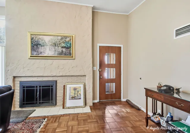 Photo 3 of Single family home for sale at 2923 Shorewood Dr, Mc Henry, IL 60050 | MLS# 12770371 | Listing updated on 2026-10-02