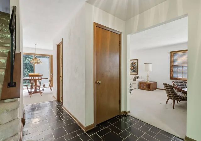 Photo 3 of Single family home for sale at 21 Estate Ct, Bettendorf, IA 52722 | MLS# 12770376 | Listing updated on 2026-10-06