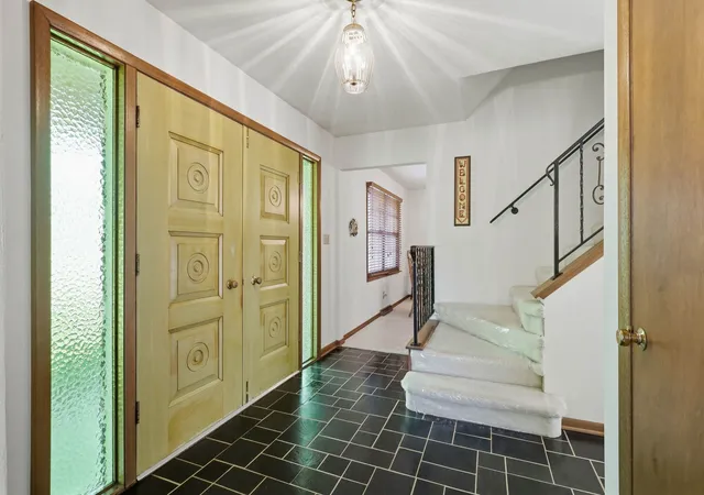 Photo 4 of Single family home for sale at 21 Estate Ct, Bettendorf, IA 52722 | MLS# 12770376 | Listing updated on 2026-10-06