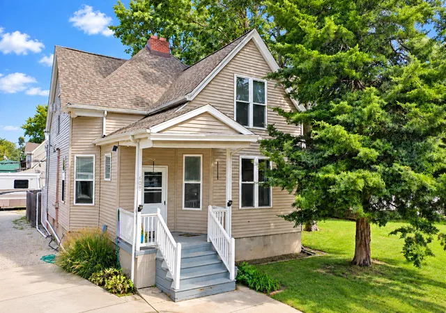 Photo 1 of Multi family home for sale at 608 E Mulberry St, Bloomington, IL 61701 | MLS# 12770405 | Listing updated on 2026-10-05