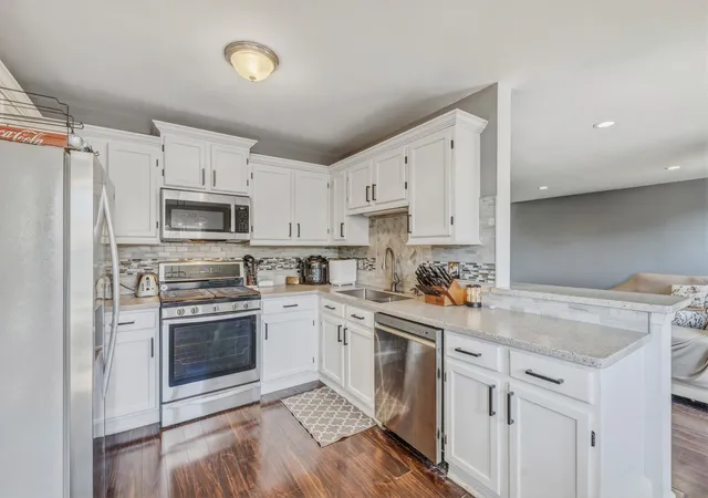 Photo 4 of Single family home for sale at 5004 Glenbrook Trl W, Mc Henry, IL 60050 | MLS# 12770407 | Listing updated on 2026-09-26