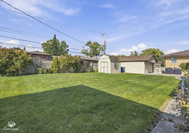 Photo 2 of Single family home for sale at 10124 Alice Ct, Oak Lawn, IL 60453 | MLS# 12770429 | Listing updated on 2026-10-28
