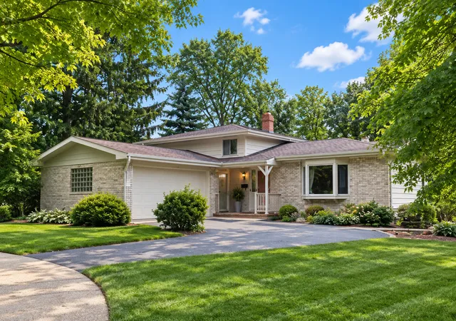 Photo 1 of Single family home for sale at 921 Bartlett Ter, Libertyville, IL 60048 | MLS# 12770441 | Listing updated on 2026-10-07