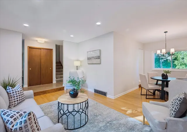 Photo 3 of Single family home for sale at 921 Bartlett Ter, Libertyville, IL 60048 | MLS# 12770441 | Listing updated on 2026-10-08