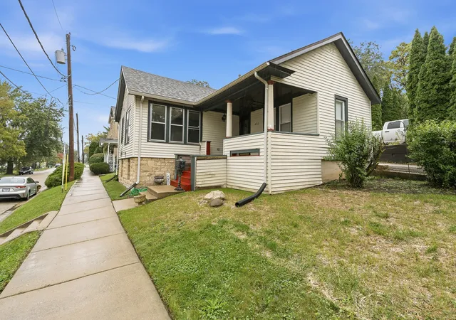 Photo 1 of Single family home for sale at 402 Porter St, Lemont, IL 60439 | MLS# 12770447 | Listing updated on 2026-10-07