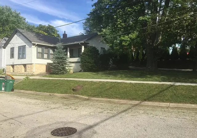 Photo 2 of Single family home for sale at 402 Porter St, Lemont, IL 60439 | MLS# 12770447 | Listing updated on 2026-10-07