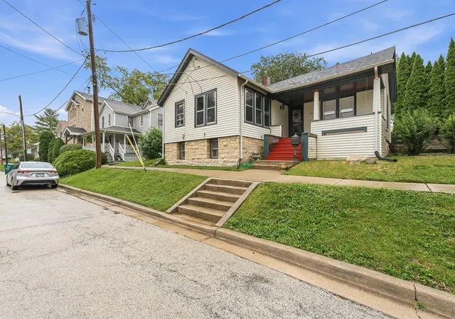 Photo 3 of Single family home for sale at 402 Porter St, Lemont, IL 60439 | MLS# 12770447 | Listing updated on 2026-10-07