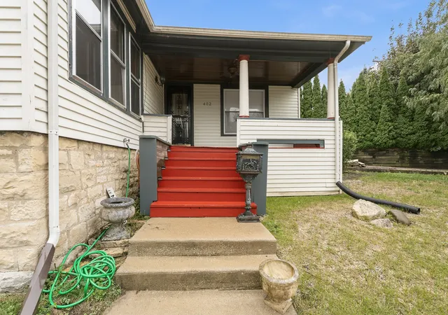 Photo 3 of Single family home for sale at 402 Porter St, Lemont, IL 60439 | MLS# 12770447 | Listing updated on 2026-10-07