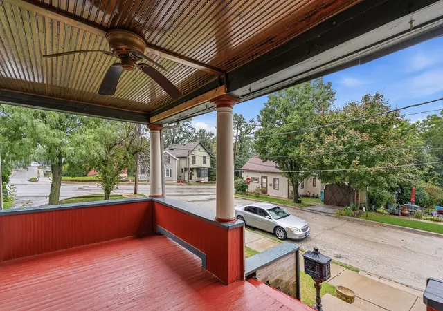 Photo 4 of Single family home for sale at 402 Porter St, Lemont, IL 60439 | MLS# 12770447 | Listing updated on 2026-10-07
