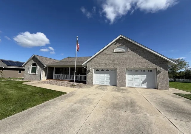 Photo 3 of Single family home for sale at 485 Lions Dr, Lena, IL 61048 | MLS# 12770449 | Listing updated on 2026-10-20