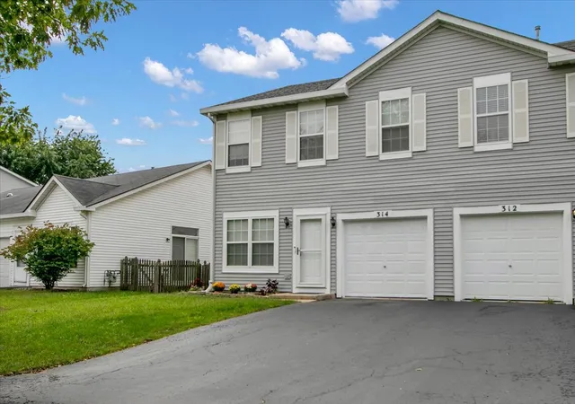 Photo 3 of Townhouse for sale at 314 Richfield Trl, Romeoville, IL 60446 | MLS# 12770461 | Listing updated on 2026-10-03