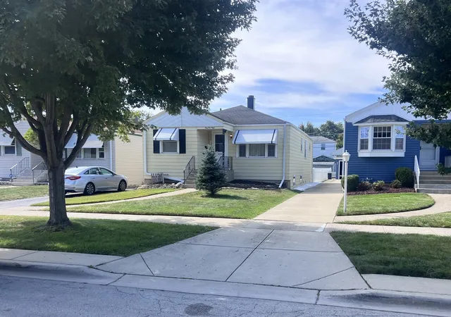 Photo 1 of Single family home for sale at 4508 Wenonah Ave, Forest View, IL 60402 | MLS# 12770464 | Listing updated on 2026-10-06