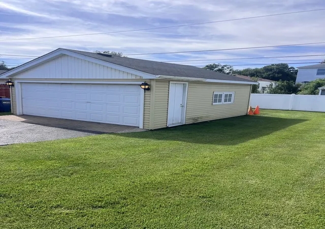 Photo 4 of Single family home for sale at 4508 Wenonah Ave, Forest View, IL 60402 | MLS# 12770464 | Listing updated on 2026-10-06