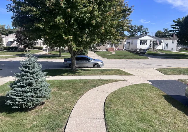 Photo 3 of Single family home for sale at 4508 Wenonah Ave, Forest View, IL 60402 | MLS# 12770464 | Listing updated on 2026-10-06