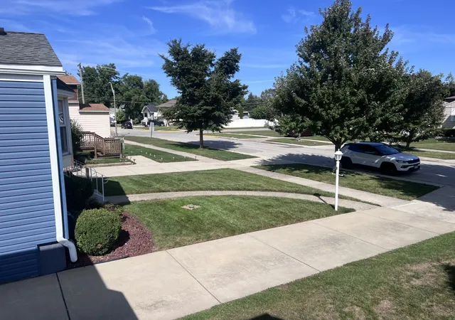 Photo 3 of Single family home for sale at 4508 Wenonah Ave, Forest View, IL 60402 | MLS# 12770464 | Listing updated on 2026-10-06