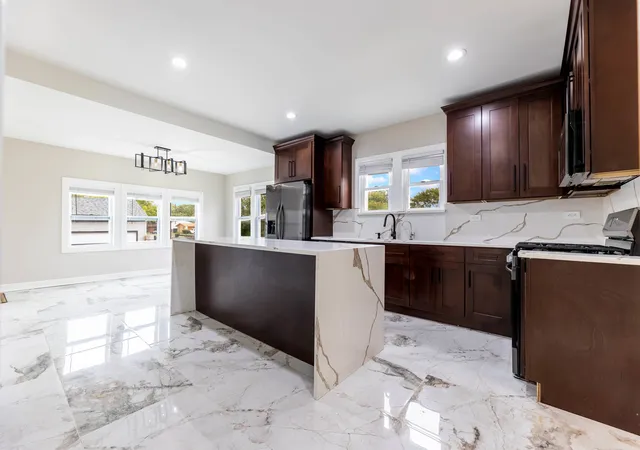 Photo 3 of Single family home for sale at 16563 S Park Ave, South Holland, IL 60473 | MLS# 12770465 | Listing updated on 2026-10-02