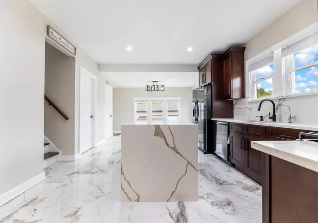Photo 4 of Single family home for sale at 16563 S Park Ave, South Holland, IL 60473 | MLS# 12770465 | Listing updated on 2026-10-02