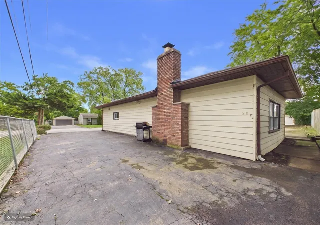 Photo 3 of Single family home for sale at 121 Fairway Rd, Carpentersville, IL 60110 | MLS# 12770469 | Listing updated on 2026-10-02