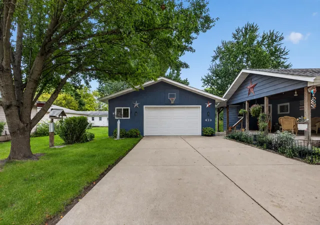 Photo 3 of Single family home for sale at 410 E Jones St, Plano, IL 60545 | MLS# 12770470 | Listing updated on 2026-10-03