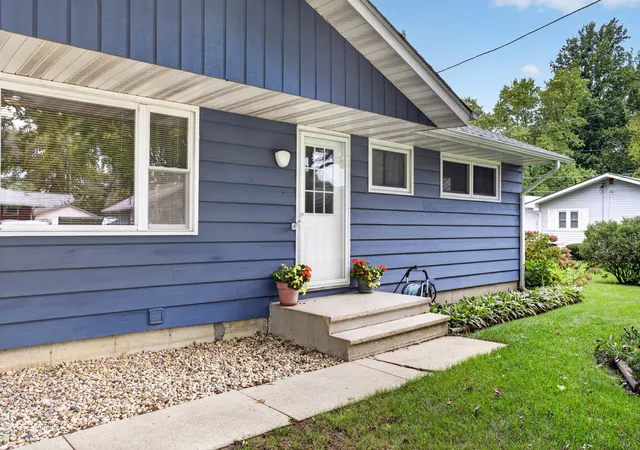 Photo 3 of Single family home for sale at 410 E Jones St, Plano, IL 60545 | MLS# 12770470 | Listing updated on 2026-10-03