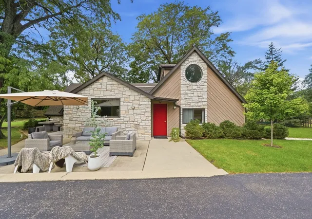 Photo 1 of Single family home for sale at 843 Cramer Ct, Willowbrook, IL 60527 | MLS# 12770483 | Listing updated on 2026-09-27