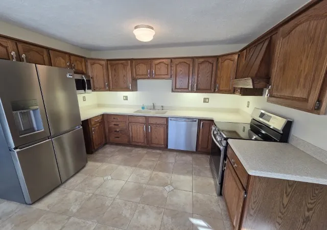 Photo 3 of Single family home for sale at 3405 Piccadilly Ave, Mt Vernon, IL 62864 | MLS# 12770495 | Listing updated on 2026-10-21