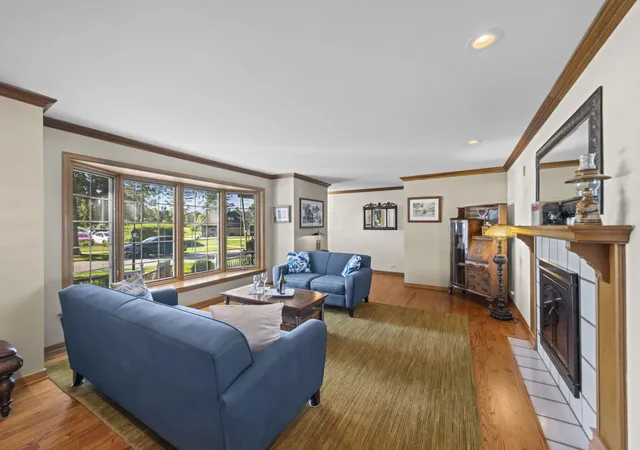 Photo 4 of Single family home for sale at 523 We Go Trl S, Mount Prospect, IL 60056 | MLS# 12770506 | Listing updated on 2026-10-09