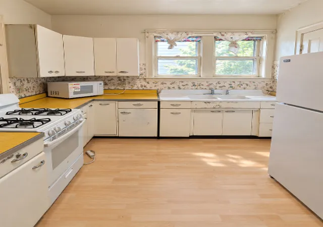 Photo 4 of Single family home for sale at 4127 S Francisco Ave, Chicago, IL 60632 | MLS# 12770511 | Listing updated on 2026-09-28