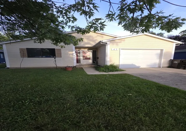 Photo 1 of Single family home for sale at 47 Woodbine Dr, Crystal Lake, IL 60014 | MLS# 12770522 | Listing updated on 2026-10-06