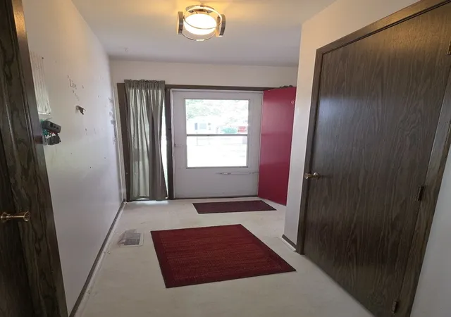 Photo 2 of Single family home for sale at 47 Woodbine Dr, Crystal Lake, IL 60014 | MLS# 12770522 | Listing updated on 2026-10-06