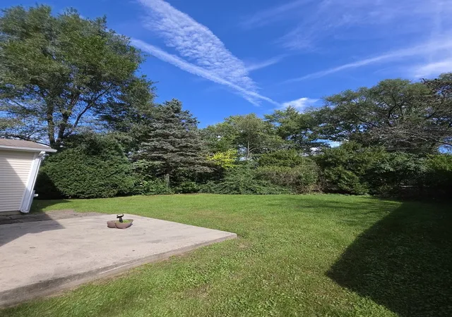 Photo 3 of Single family home for sale at 47 Woodbine Dr, Crystal Lake, IL 60014 | MLS# 12770522 | Listing updated on 2026-10-07