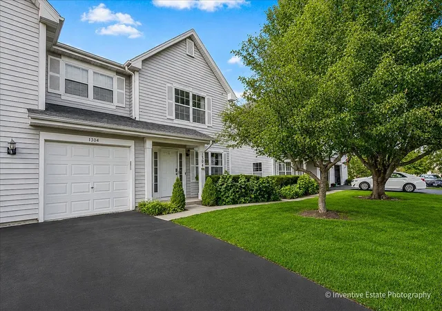 Photo 2 of Townhouse for sale at 1304 Orleans Dr #1304, Mundelein, IL 60060 | MLS# 12770523 | Listing updated on 2026-10-03