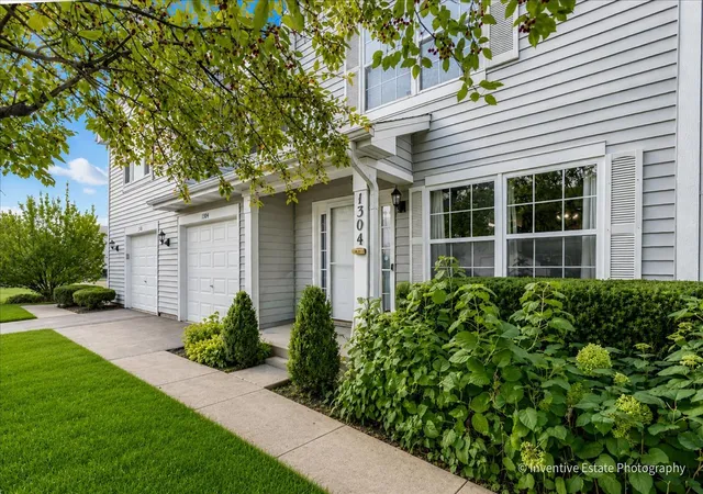 Photo 3 of Townhouse for sale at 1304 Orleans Dr #1304, Mundelein, IL 60060 | MLS# 12770523 | Listing updated on 2026-10-03